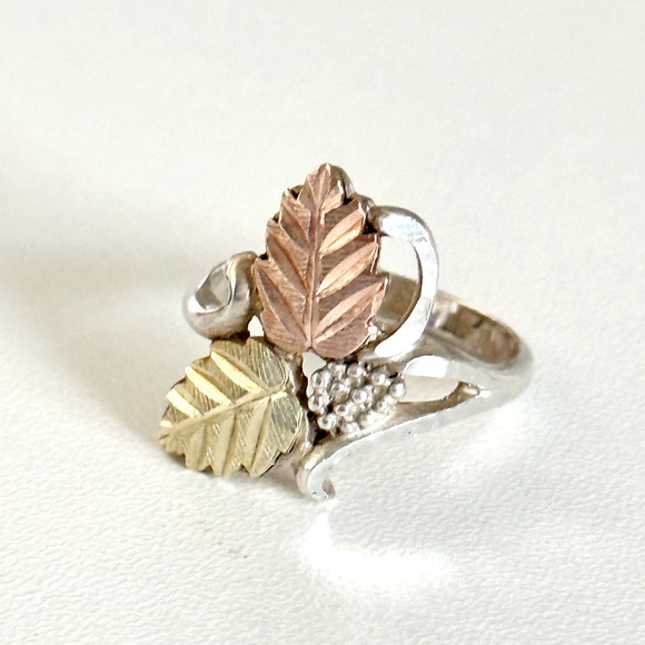 Vintage Black Hills 925 Sterling Silver & 12K Solid Gold Leaves Ring Size 6.75 - Picture 3 of 12